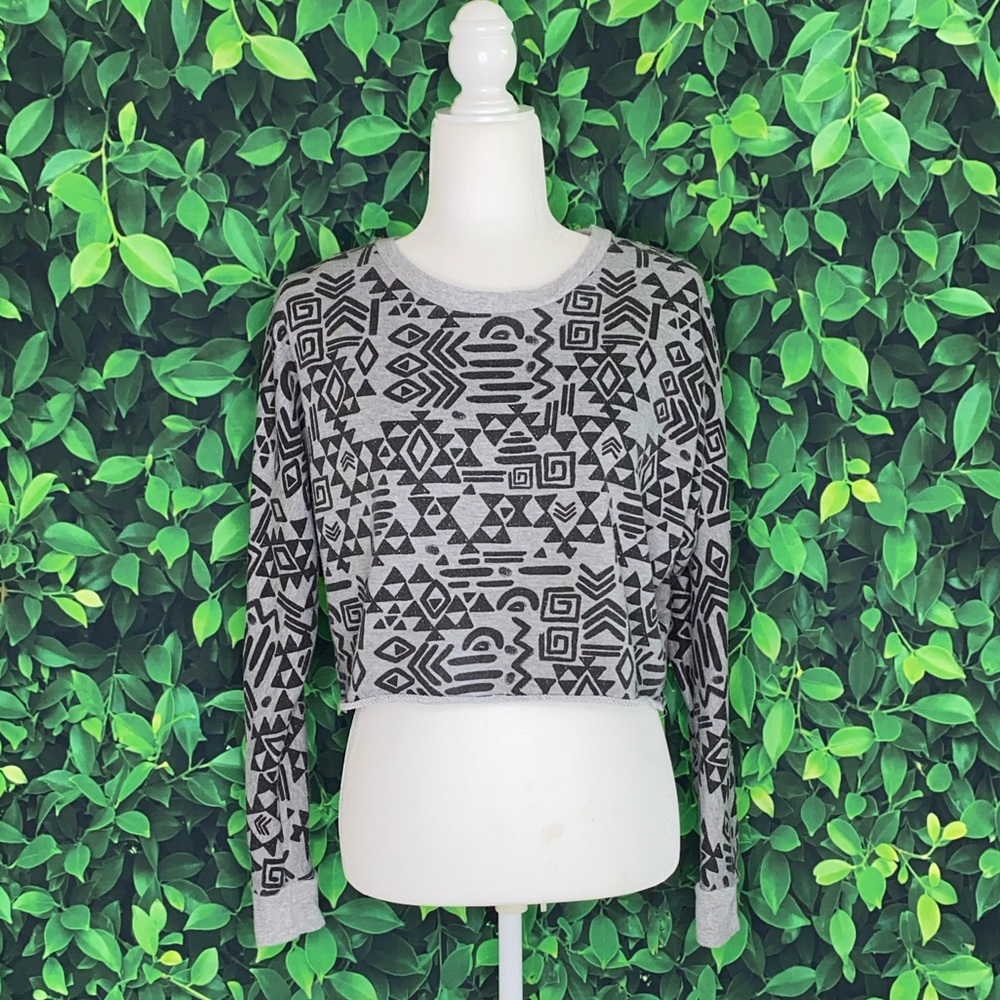 GEO AZTEC PRINT LONG-SLEEVE MID-CROP TOP · SIZE M - Picture 5 of 5